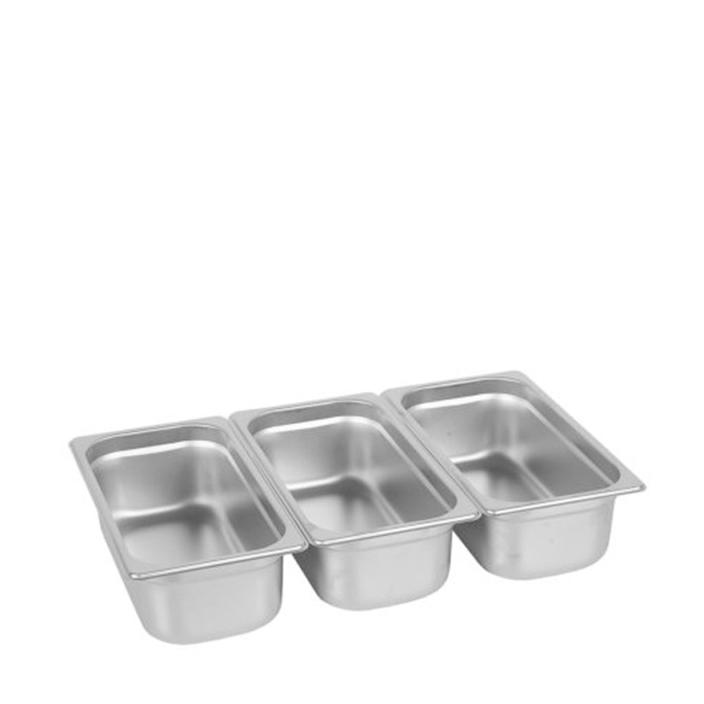 A third bain marie insert.