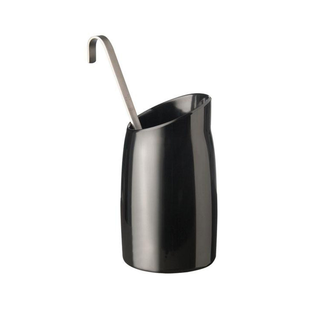 A black dressing pot by APS.