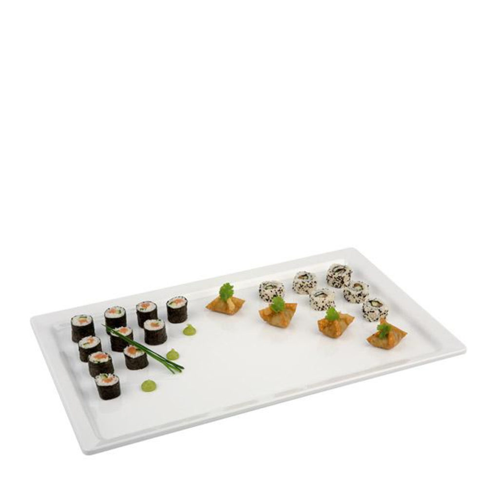 APS's white GN 1/1 tray with food.