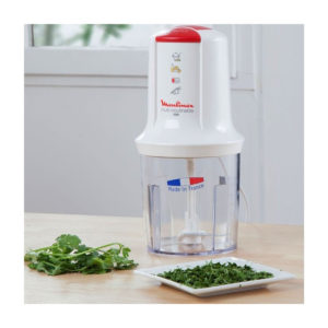 AT711131_MULTI_MOULINETTE_CHOPPER_IN_USE_MAIN1