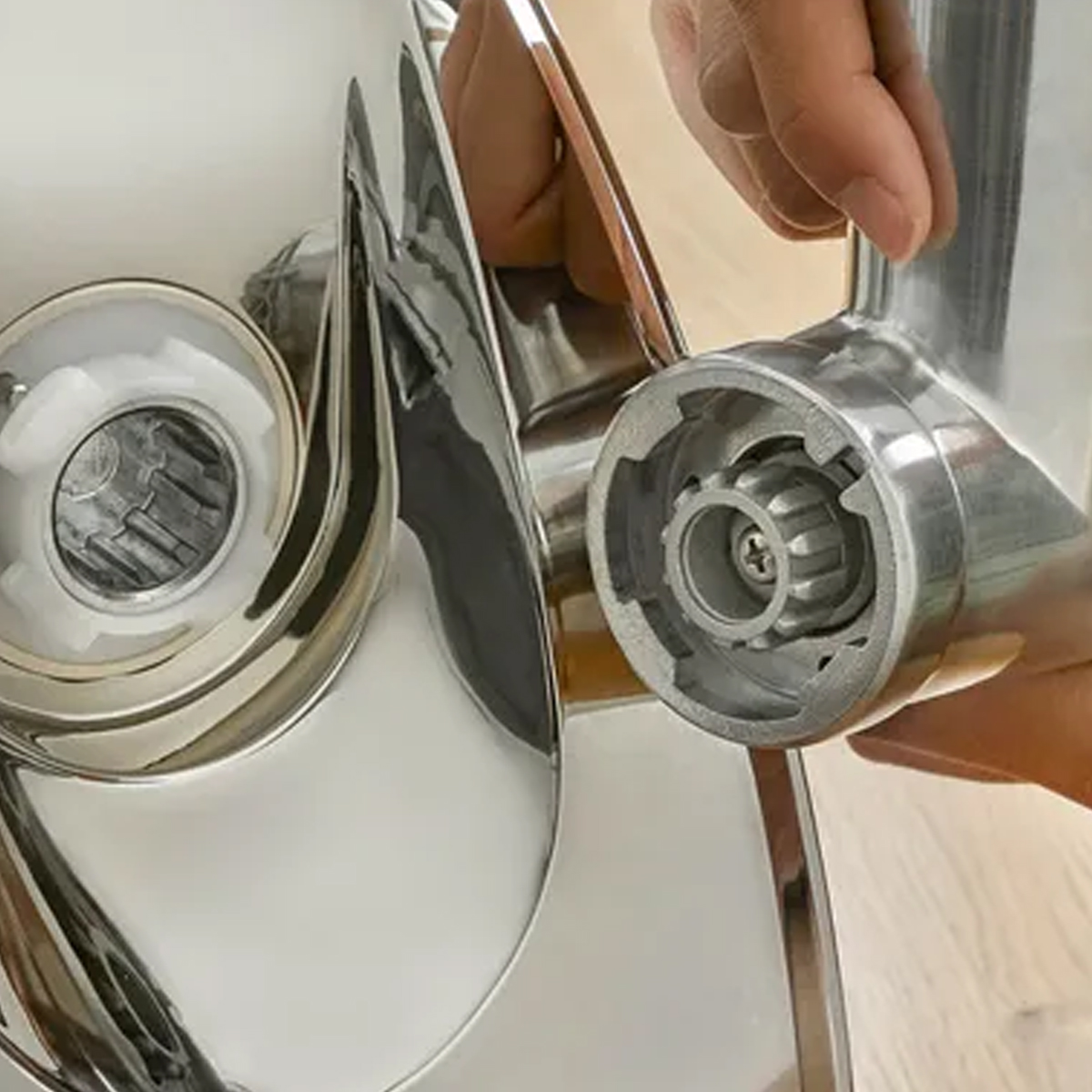 PRO POWER MEAT MINCER <br> 2000W BLACK/CHROME <br> By Bosch - Image 7